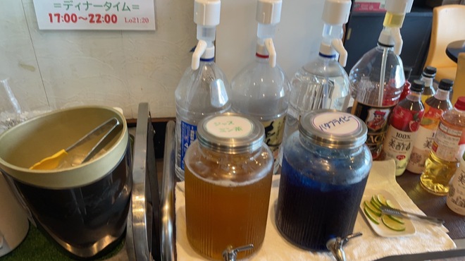 バーン・キラオ - ドリンク写真:無料で、お茶はセルフ飲放、タイのハーブティー・バタフライピーも！体にいいそうです、色も素敵な、ぜひぜひ