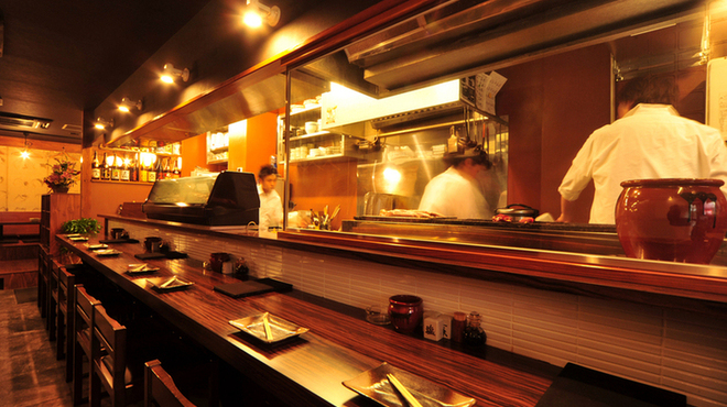 炭焼 一代め - 内観写真:カウンター席ございます。