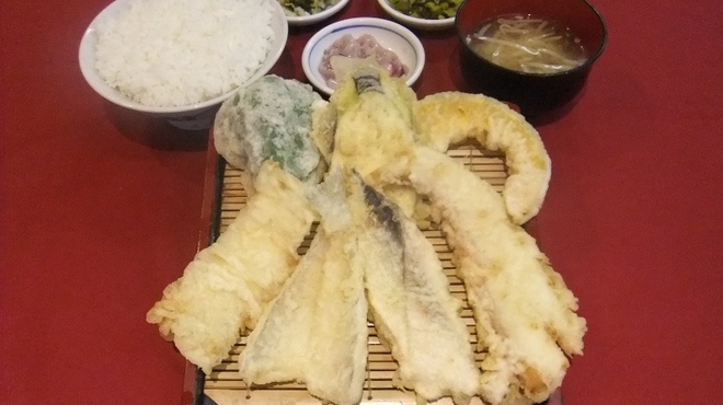 だるまの天ぷら定食 - 料理写真:伝統の魚定食