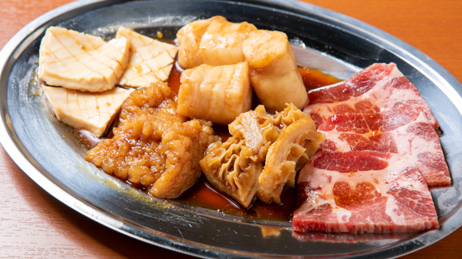 焼肉ホルモンちはら - メイン写真:ホルモン盛り合わせ