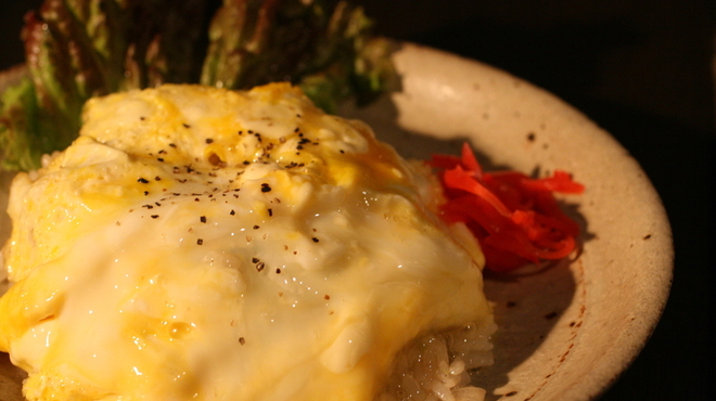 呑みきち - 料理写真:半熟卵のガーリックチャーハン
