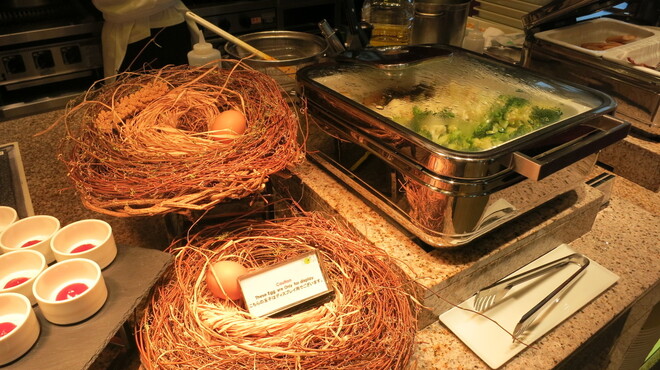 インターコンチネンタルホテル大阪 - 料理写真:卵料理のコーナー。といってもこの巣で卵を産み落としていませんが。