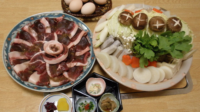 すし処 錦 - 料理写真:ボタン鍋（いのしし肉）丹波篠山から直送です。3日前までに予約お願いします。