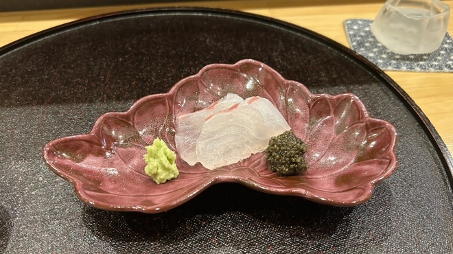 日本料理 直 - 料理写真:もみじ鯛のお刺身　鰹の酒盗で和えたとんぶり