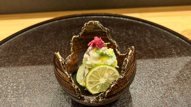 日本料理 直 - 料理写真:酢締めにした鯵と養老和え　焼き椎茸　シャインマスカット
