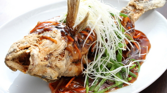 TaiKouRou - 料理写真:獲れたての鮮魚を使用、豪快な一皿『鮮魚の丸揚げ』