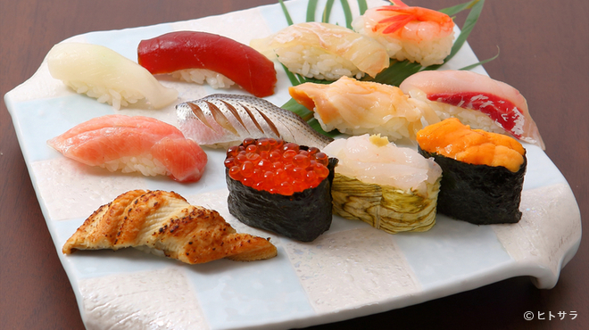四六八ちゃ個室別館 - 料理写真:新鮮な素材と小ぶりなシャリの食べやすいにぎり寿司