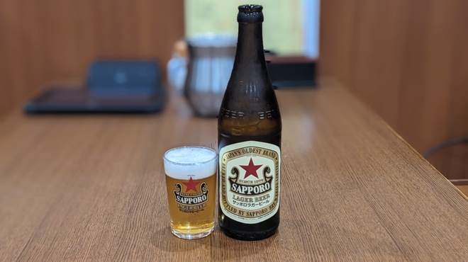 ふじ - ドリンク写真:瓶ビールは拘って赤星ラベルのサッポロラガービール！