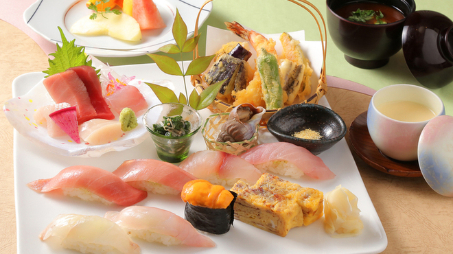 鮨菜旬炉料理 笑和 - 料理写真:お昼どきおすすめ寿司御膳