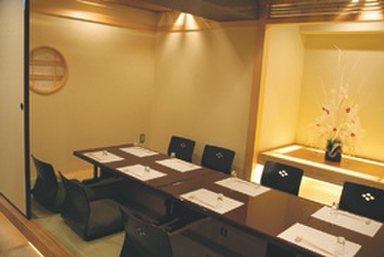 懐石 ふじ木 - 内観写真:―お座敷―　少人数様の御接待や御会食、寛ぎの時間をお過ごしください。