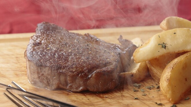 御肉 平川 - 料理写真:ジューシーなお肉をご堪能ください。