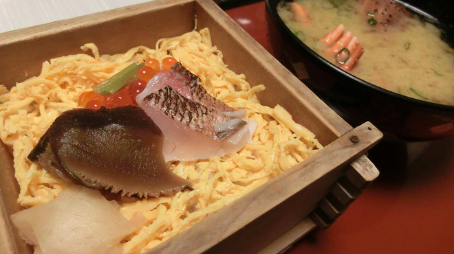 日本料理 一扇 - 料理写真:ばら寿司、伊勢海老の荒汁