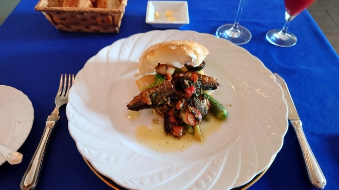 ル・トア・ド・パリ - 料理写真:▷魚メイン
  ◯岡山県産のサンマと帆立
  畑で取れたフレッシュバジルと
  セルフィというハーブを使用したソース
  自家菜園の野菜を使ってる