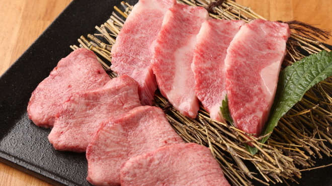 炭火焼ホルモンぐう - メイン写真: