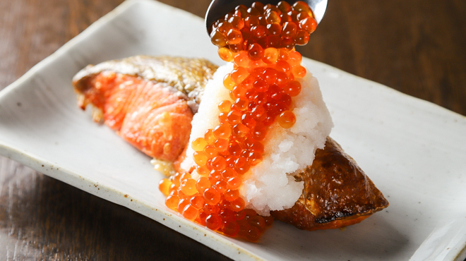 Isoichi - メイン写真:焼鮭いくらのせ