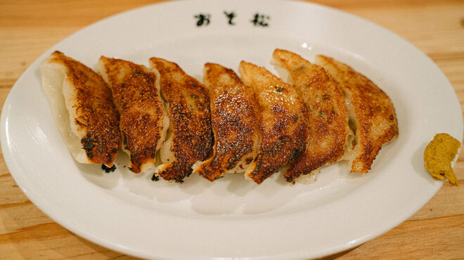 餃子 おそ松 - メイン写真: