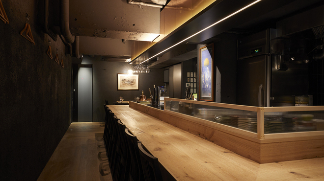 小皿のまぐろとさば。 - 内観写真: