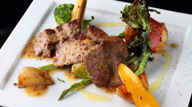 Standing Wine Bar Q - 料理写真:スペイン産イベリコ豚のロースのソテー　粒マスタード添え