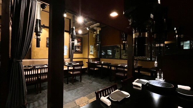 炭火焼肉 日本橋イタダキ - 内観写真: