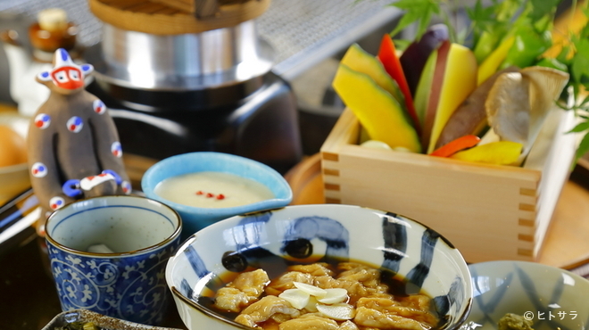 いろり舎 六月六日 - 料理写真:味付けホルモンがメインの『ホルモン焼セット』