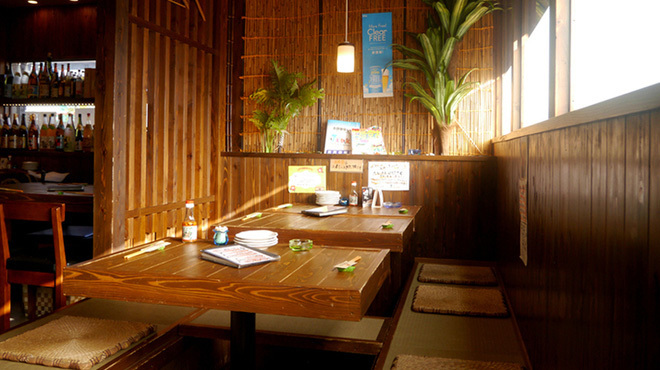 沖縄料理と島酒 星屑亭 - メイン写真: