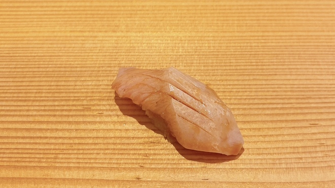 河原町 一 - 料理写真:ブリ　下には大根おろし