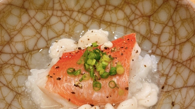 河原町 一 - 料理写真:温かいお寿司　金目鯛と白子　胡椒