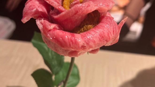 Nikusushiitariambarukatenaccho - 料理写真:薔薇の肉寿司