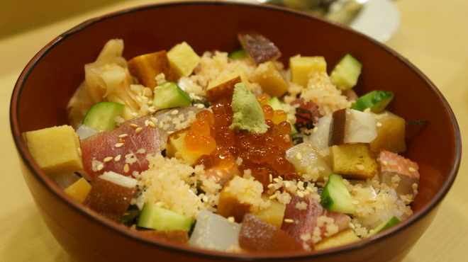 鮨処もり山 - 料理写真:ばらちらし（1050円・お連れ様オーダー）