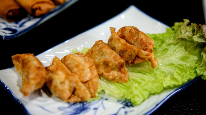 Izakaya Debu - 料理写真:カリカリの揚げ餃子