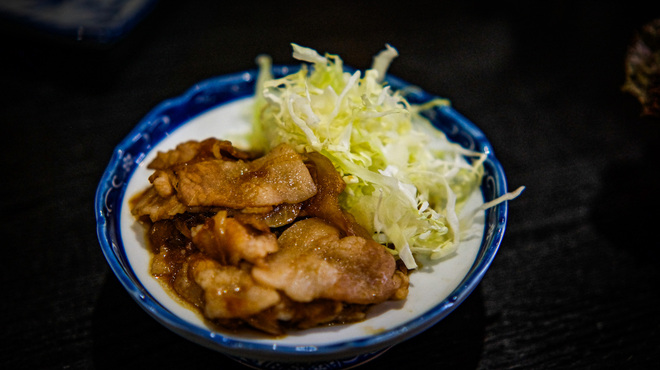 Izakaya Debu - 料理写真:生姜がガッツリ効いたパンチのある生姜焼き