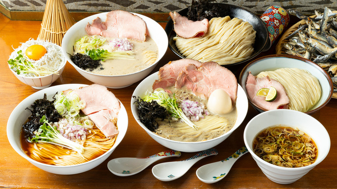 金沢濃厚煮干豚骨 伊乃心 - メイン写真: