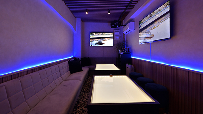 LUXURY BAR 1+ - メイン写真: