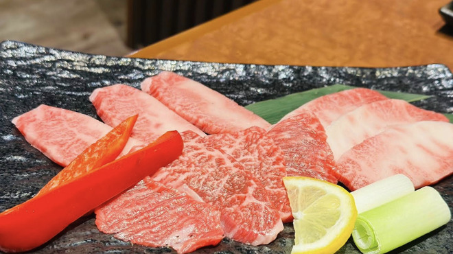 どすこい商店 ホルモン焼肉 豚星 - 料理写真:牛カルビ、ロース