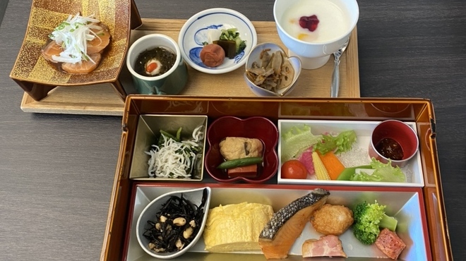 生簀割烹　海幸 - 料理写真:エクシブの和食の朝食。子供いるとブッフェが多い