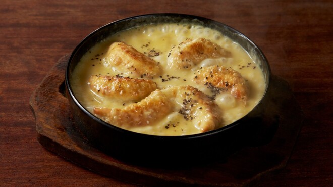 黄金鉄鍋餃子 HUG - メイン写真: