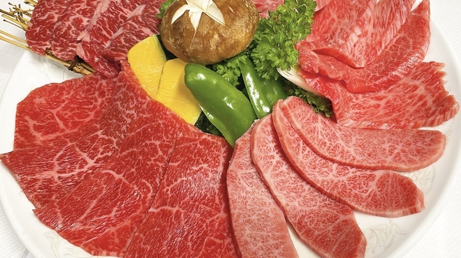 炭火焼肉 楽牛園 - メイン写真:
