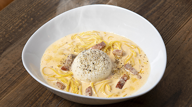 Italian table BENCIA - メイン写真:まるごと生モッツァレラチーズのカルボナーラ