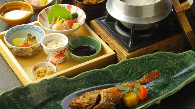 季節の魚と釜飯 魚信 - 料理写真:煮魚御膳