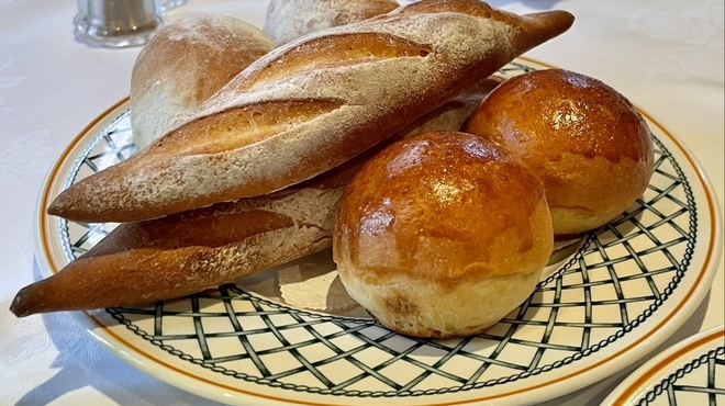 ランビアンス - 料理写真:焼きたてパン