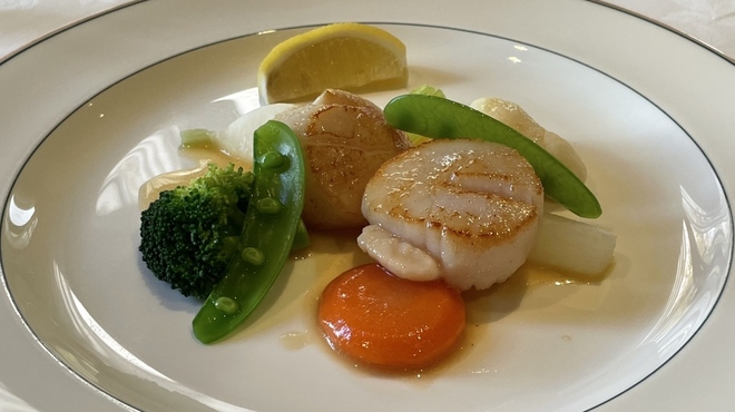 ランビアンス - 料理写真:メイン/ 北海道産天然帆立のポワレ