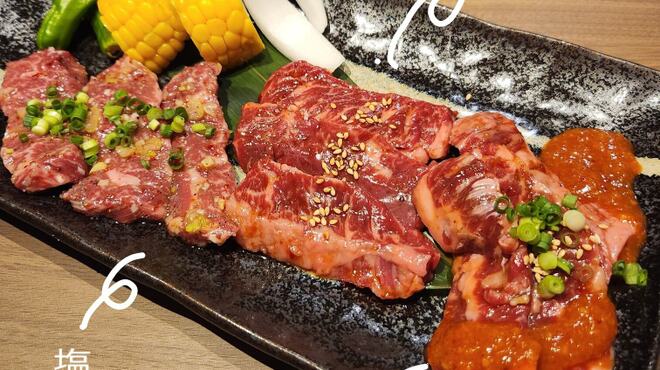 炭火焼肉 まる - メイン写真: