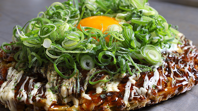 お好み焼き あじくらや - メイン写真:大阪焼いか豚玉子ねぎのせ
