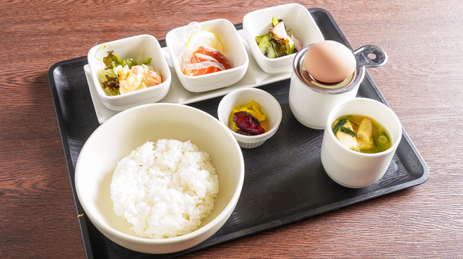 Oyaji Kicchin Sawanchi - メイン写真:おばんざい3種と卵かけご飯膳