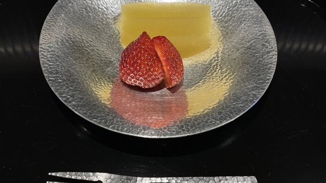 鷹庵 - 料理写真:季節の果物：りんごのコンポート いちご