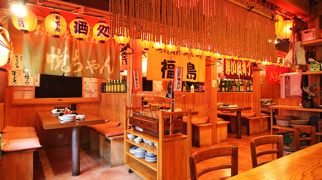 賤機はん兵衛 - 内観写真:駅近でアクセス至便　