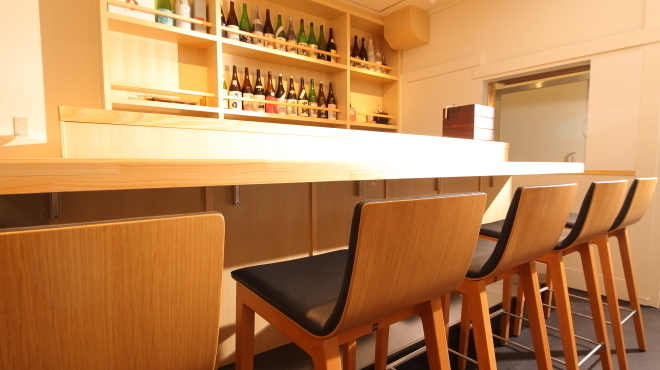 日本酒と小鉢 はやし - メイン写真:内観_カウンタ席