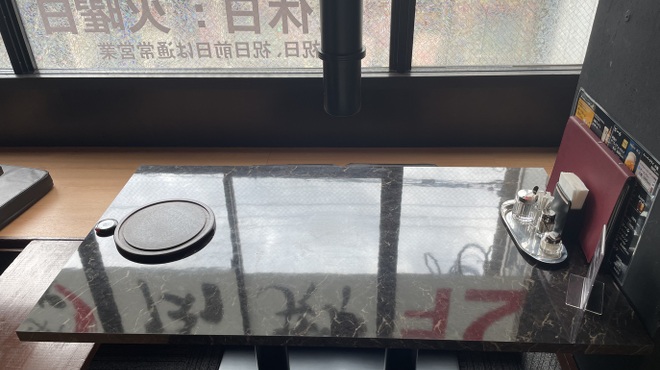 炭火焼肉 楽牛園 - 内観写真:掘りごたつ