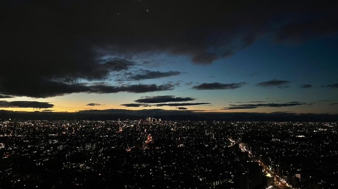 MOET&DINING - 内観写真:晴れた日の夜景や夕日はとても綺麗です。