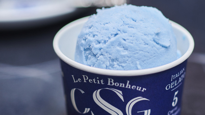 CSG BLUE CAFE AOYAMA - 料理写真:CSG BLUE CAFEでは、本格イタリアンジェラートがおすすめ。フレッシュさ、濃厚さを追求した、こだわり製法で仕上ました。
                    
                    "ブルーミントミルク"は、バタフライピーを使ったクールな青が大人っぽい フレッシュのミントを使っているので、香りはほんのり爽やかでとても上品。